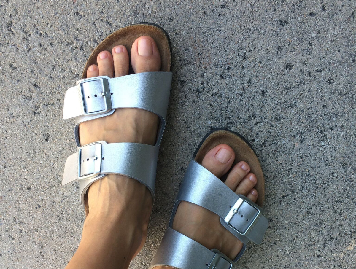 Should nails "breathe" between manicures?